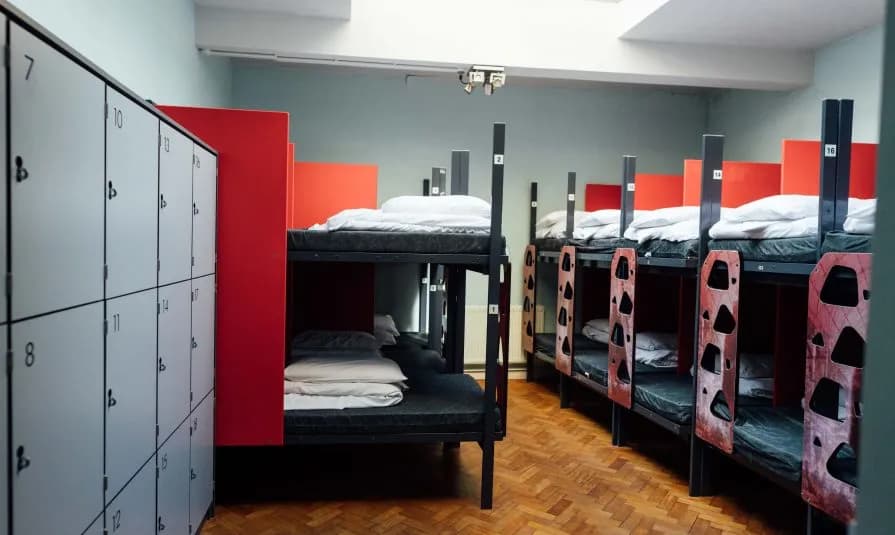 Jak znaleźć tani nocleg w Londynie i zaoszczędzić na podróży
