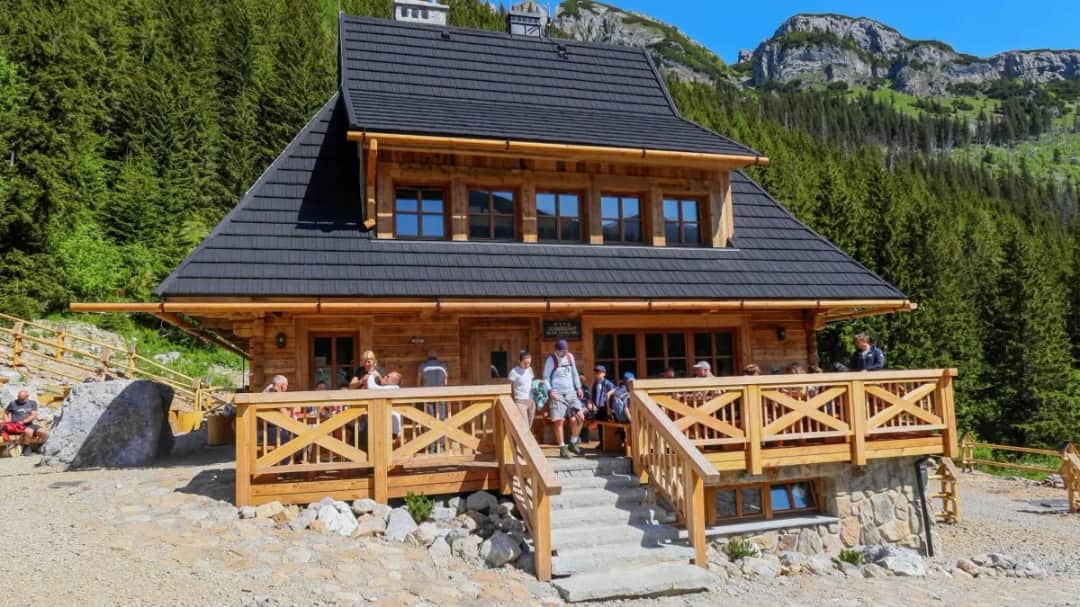 Czy schronisko może odmówić noclegu? Poznaj swoje prawa i zasady