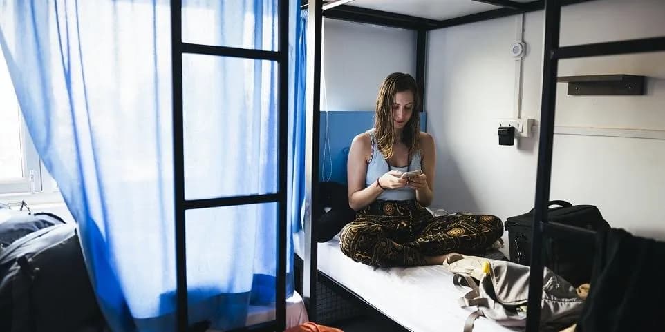 Jak wygląda nocleg w hostelu? Odkryj prawdę o tym doświadczeniu